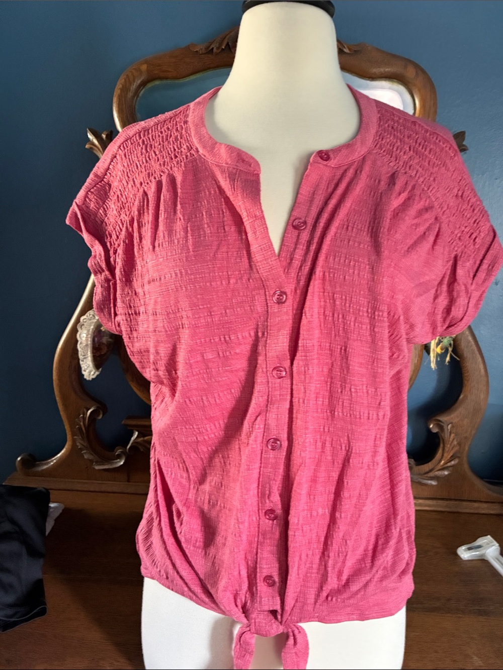 Cable & Gauge Pink (Holly Berry) Button-Front Tie-Hem Top L